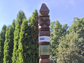 BÉKEMEGŐRZÉSBEN RÉSZT VETT BAJTÁRSAK EMLÉKOSZLOPA