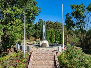 MAGYAR BÉKEFENNTARTÓK EMLÉKMŰVE