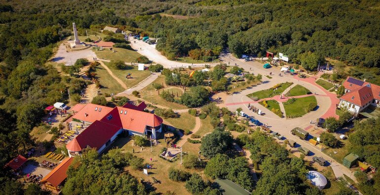 Rendezvényhelyszín és intézményi együttműködések a katonai emlékparkban